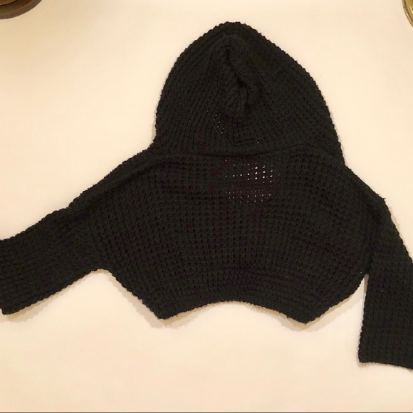 ⭐️LF BSBW KNIT, HOODED, CROPPED SWEATER⭐️ - Picture 4 of 4